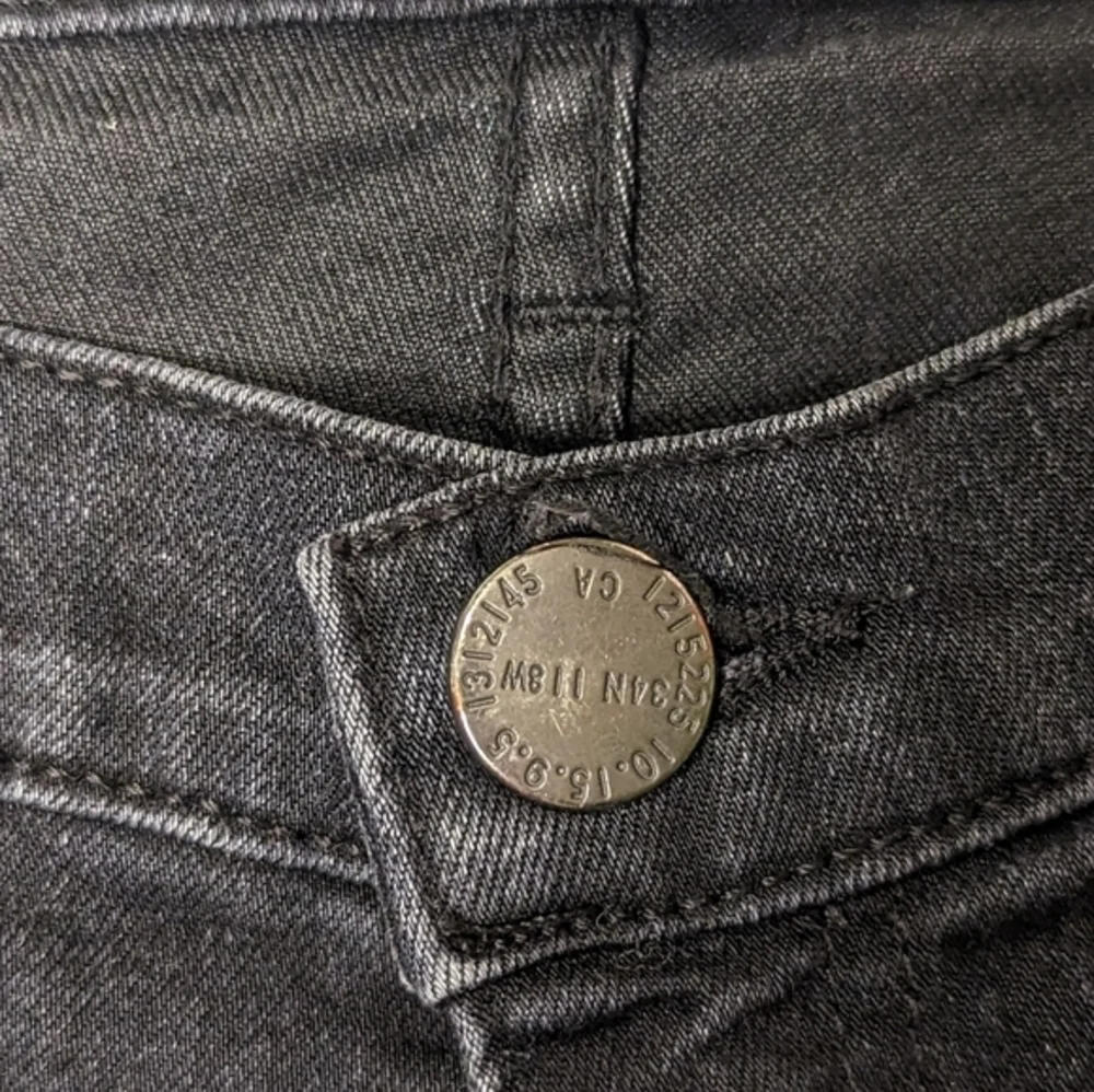 EUC Current/Elliott washed black raw/cuffed hem distressed straight leg cropped - Picture 8 of 10